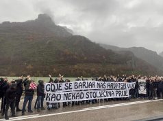 Navijači Zrinjskog zaustavljeni na ulazu u Sarajevo: Istakli provokativan transparent