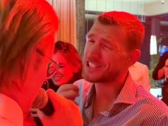 Džeko zablistao na zabavi: Pjevao Šabanove hitove uz prijatelje i suprugu (VIDEO)