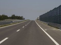 Teška nesreća na autoputu: Poginuli beba i otac, majka teško povrijeđena