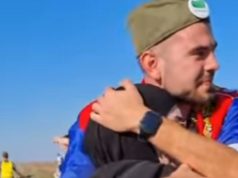 Video / Emotivan susret studenata Nadije i Save: Ona sa hidžabom, on sa šajkačom, ali njihov zagrljaj nikog ne ostavlja ravnodušnim