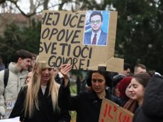 Studenti na protestima isprozivali Uka, pjevali mu: “Izađi, mali” i “Je li vam vruće, premijeru Uče”