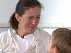 “Ja ništa ne želim da mi kupiš“: Borba samohrane majke i njena dva sina iz Cazina dirnula region