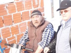 Prijatelji pokazali veliko srce: Nepokretnom Sejdi poklonili motorna kolica