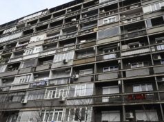 Komšije o djevojci koja je preminula tokom intimnog odnosa: Njen momak je go lupao na vrata, a onda skočio s balkona