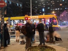 Teška nesreća na Socijalnom: Auto udario dijete na pješačkom, saobraćaj obustavljen