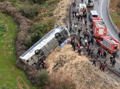 AUTOBUS PUN PUTNIKA SLETIO SA PUTA, ZAVRŠIO U JARKU! Sve vrvi od policije i Hitne pomoći u omiljenom ljetovalištu, IMA MRTVIH, prizori su JEZIVI