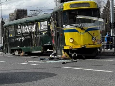 Teška nesreća u centru Sarajeva, tramvaj iskočio iz šina i uništio stanicu, ima i povrijeđenih