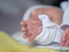 Nesvakidašnji događaj: Žena rodila sina u kući brza reakcija ljekara Amera spriječila komplikacije