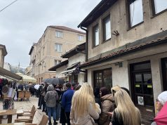 VIDEO/ Redovi za ulaznice za koncert Dine Merlina na Koševu: Mnogi na prodajnim mjestima čekaju od ranog jutra