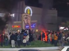 U Iranu mnogi slave informacije o smrti ajatolaha, u gradu na jugu države snimljeno rušenje spomenika