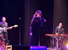 SNIMAK SA KONCERTA U BARU NA KOM JE POZLILO JELENI TOMAŠEVIĆ: Zapjevala “da mi je da mi se vrati”, a onda svi skočili da joj ukažu pomoć