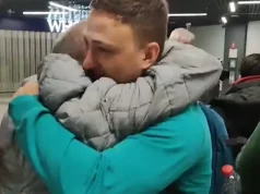 Otac slomljen od emocija grlio sina koji je stigao iz Dubaija: Ovo su prizori koji su rasplakali i najjače