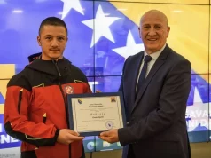 Njegova hrabrost obišla je BiH – spasilac iz Jablanice dobio priznanje pa poručio: “Zahvalnicu dijelim sa svim mještanima, sugrađanima i ostalim spasiocima koji su tog jutra bili na terenu”