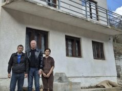 Humani gest koji je dirnuo BiH: Ministar Helez kupio kuću porodici sa petero djece u danima ramazana