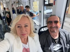 Željko Bebek sa suprugom u sarajevskom tramvaju: “Malo tramvajem, malo uspomenama”