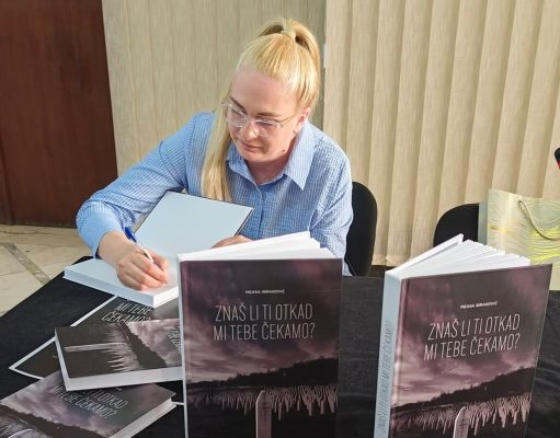 Promovisana knjiga “Znaš li ti otkad mi tebe čekamo”: Potresna priča o porodici, gubitku i snazi preživjelih