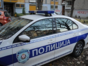 PIJAN, DROGIRAN I BEZ VOZAČKE: Ukrao automobil pa krenuo u opasni bijeg od policije
