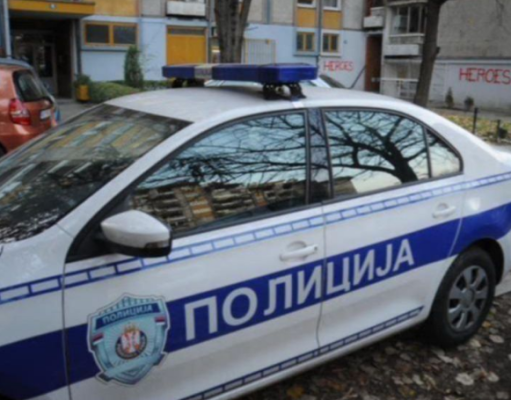 PIJAN, DROGIRAN I BEZ VOZAČKE: Ukrao automobil pa krenuo u opasni bijeg od policije