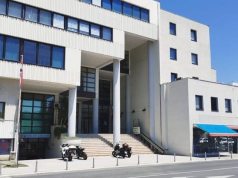 DRAMA U POLICIJSKOJ STANICI: Djevojka napala policajce, policajku udarila u glavu, službenika ugrizla