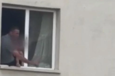 STRAVIČNA DRAMA: Otac držao djevojčicu kao taoca i prijetio da će je baciti kroz prozor