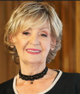LEPA LUKIĆ HITNO HOSPITALIZOVANA: Srušila se kao pokošena, otkriveni detalji njenog stanja