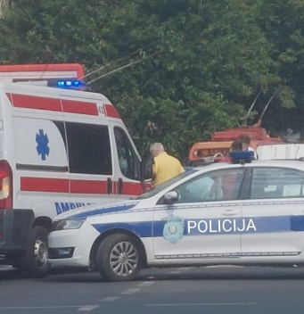 STRAVIČNA NESREĆA: Dijete od godinu i po teško povrijeđeno nakon što ga je pregazio traktor