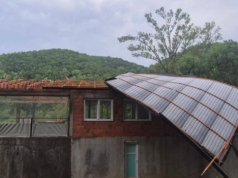 SNAŽNO NEVRIJEME POGODILO ZVORNIK: Oko 6.000 potrošača bez struje, vjetar nosio krovove