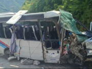 TRAGEDIJA U CRNOJ GORI: Djevojka (21) poginula, 16 osoba povrijeđeno u prevrtanju minibusa