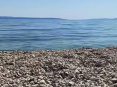 Turisti ogorčeni: Na ovoj plaži zabranili unošenje domaćih sendviča
