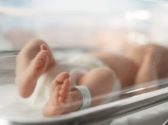 ŠOK U BOLNICI: Pijana trudnica rodila kod kuće, doktori ostali zatečeni nalazom bebe