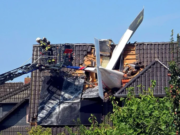 TRAGEDIJA: Avion se srušio na kuću, ima poginulih