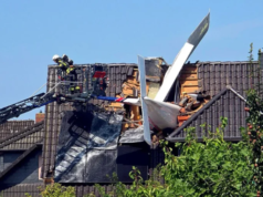 TRAGEDIJA: Avion se srušio na kuću, ima poginulih
