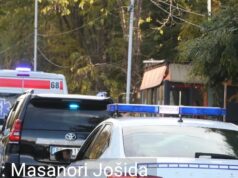 Trogodišnje dijete boso i u pelenama lutalo oko zgrade dok su roditelji spavali