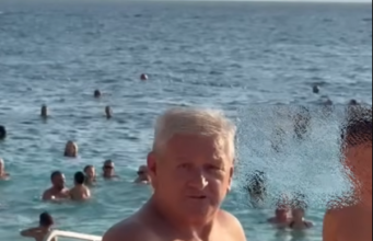 Drama na plaži u Makarskoj: Muškarac navodno vrijeđao Sarajlije i njihovu djecu na nacionalnoj i vjerskoj osnovi