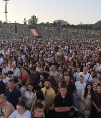OGLASIO SE ORGANIZATOR: Evo šta će biti s onima koji sinoć nisu uspjeli ući na koncert Dine Merlina