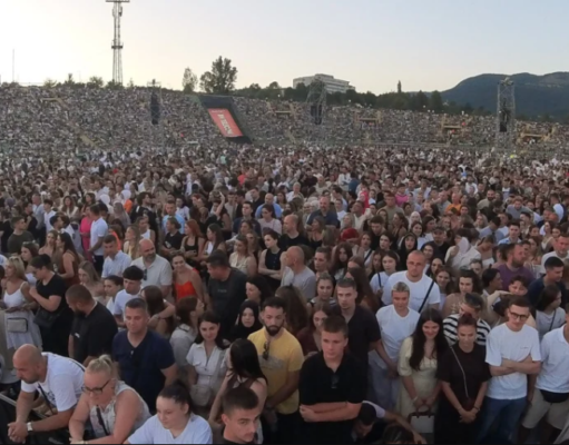 OGLASIO SE ORGANIZATOR: Evo šta će biti s onima koji sinoć nisu uspjeli ući na koncert Dine Merlina
