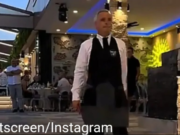 KONOBAR NIJE MOGAO ZAUSTAVITI SUZE: Vlasnik restorana priredio mu iznenađenje koje će pamtiti cijeli život