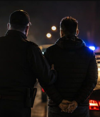 JEZIVO: Pijani vozač napravio haos pa policajcu uputio stravične prijetnje: “Zaklat ću te u snu”