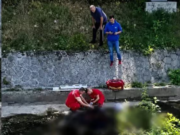 TRAGEDIJA NAKON NAPADA PASA LUTALICA: Preminuo muškarac koji je bježeći pao u korito rijeke