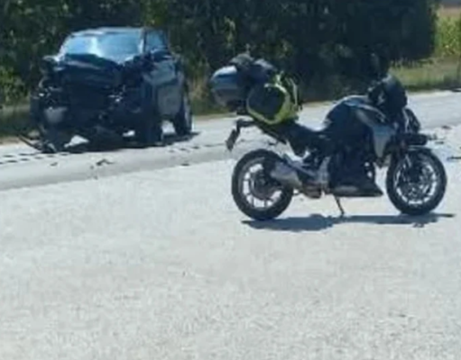 Teška nesreća kod Doboja: Motociklista poginuo, dijelovi vozila rasuti po cesti