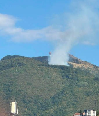 Požar izbio na Trebeviću, vatrogasci hitno izašli na teren
