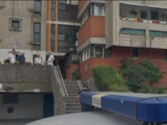 SIN OSUMNJIČEN ZA UBISTVO MAJKE? Policija blokirala ulicu nakon pronalaska tijela žene u stanu