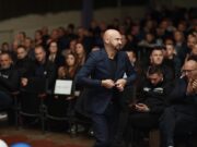 SVE OČI UPRTE U RAMU ISAKA: Prepuna kino sala na skupu Snage naroda u Brezi