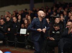 SVE OČI UPRTE U RAMU ISAKA: Prepuna kino sala na skupu Snage naroda u Brezi