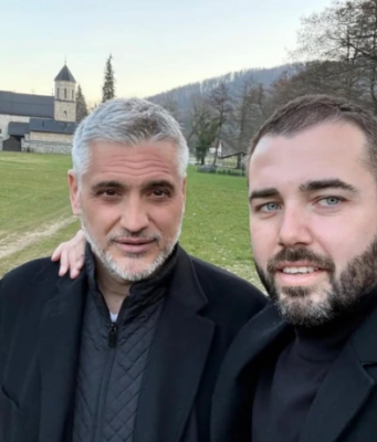 STIGLA NAJLJEPŠA VIJEST: Beba u domu Ace Kosa, prve riječi prijatelja raznježile javnost