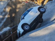 DRAMA U NASELJU: Parking se urušio pod automobilom, stanari hitno evakuisani iz zgrade