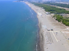 Tragedija u Ulcinju: Srpkinja se srušila na Velikoj plaži i preminula, sumnja se na uzrok smrti