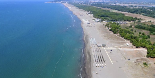 Tragedija u Ulcinju: Srpkinja se srušila na Velikoj plaži i preminula, sumnja se na uzrok smrti