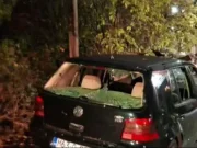 Muškarac palicom demolirao automobile dvojici braće: Policija ga privela