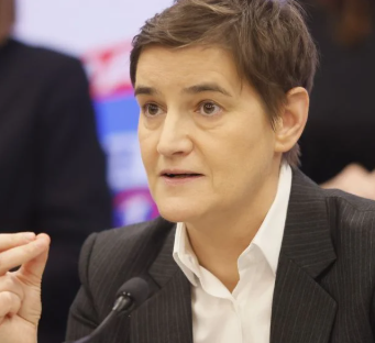 Brnabić u žestokoj raspravi s građanima nasred ulice: “Ajde, reci mi…” (VIDEO)